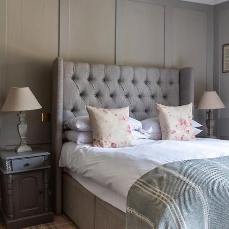 The Running Horses Hotel Mickleham Bagian luar foto