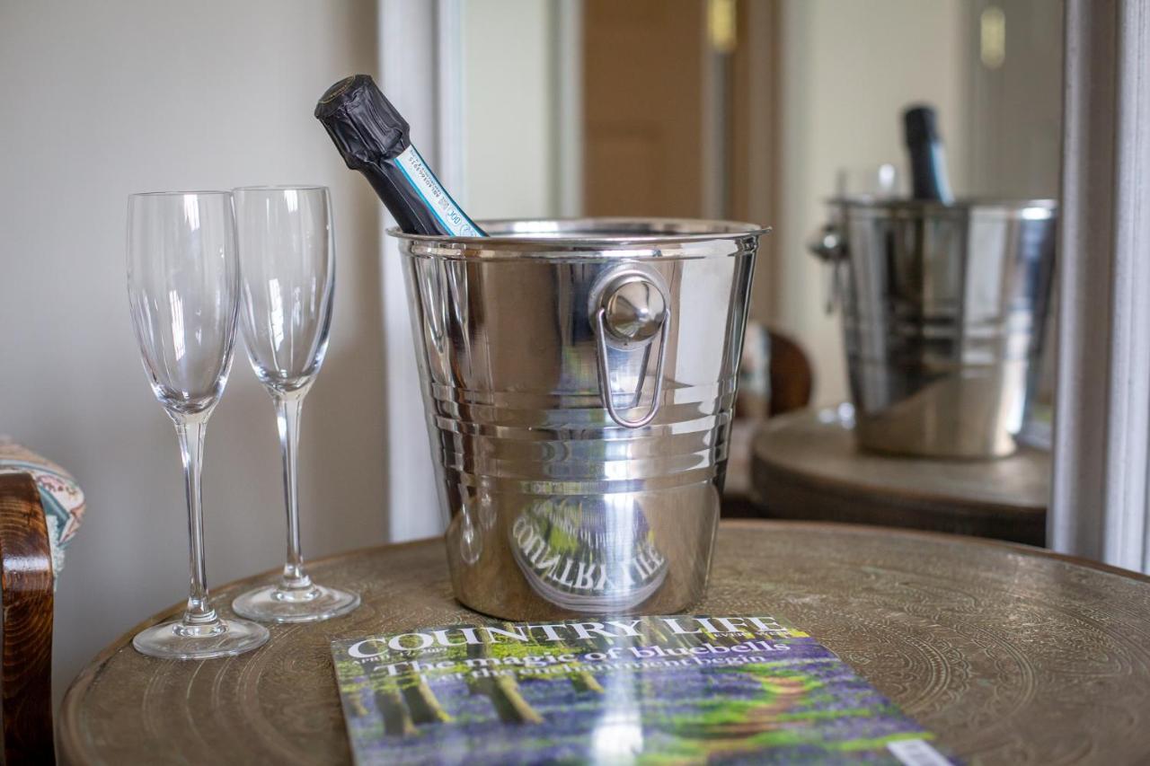The Running Horses Hotel Mickleham Bagian luar foto