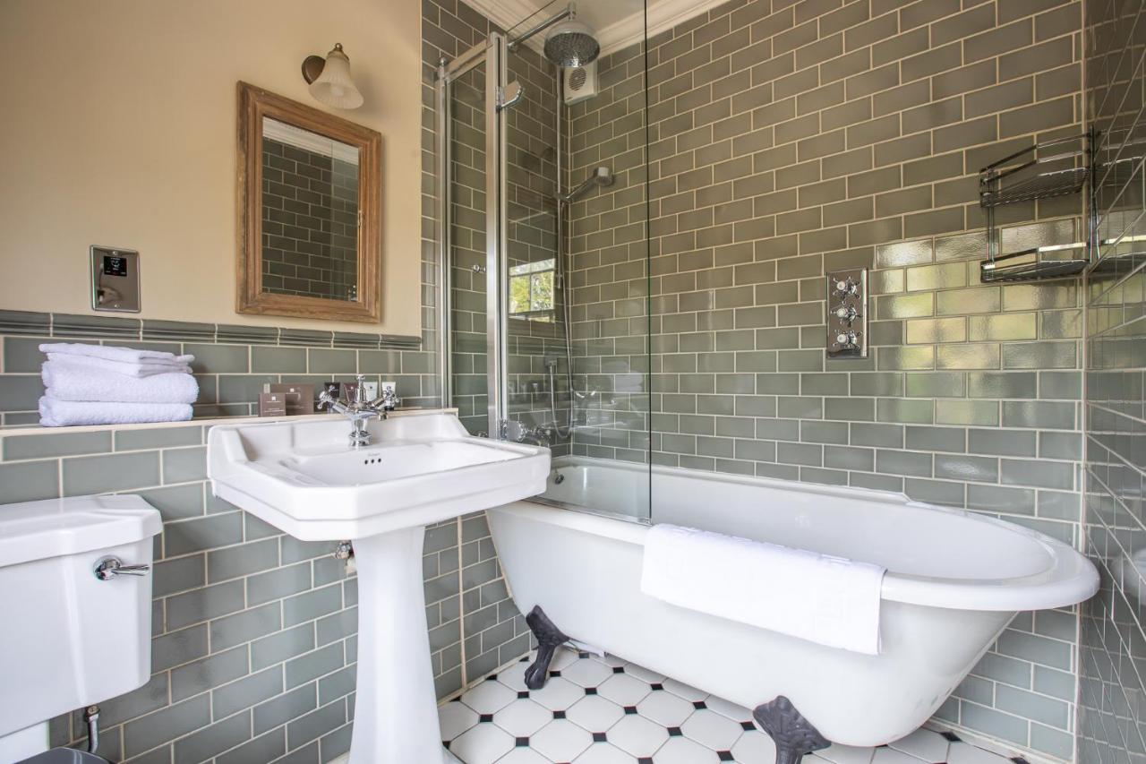 The Running Horses Hotel Mickleham Bagian luar foto
