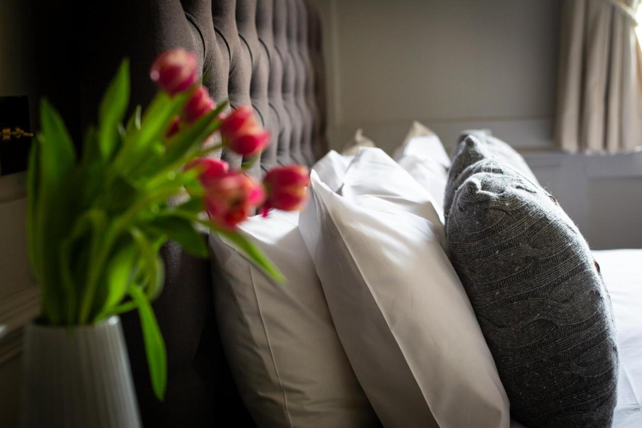 The Running Horses Hotel Mickleham Bagian luar foto