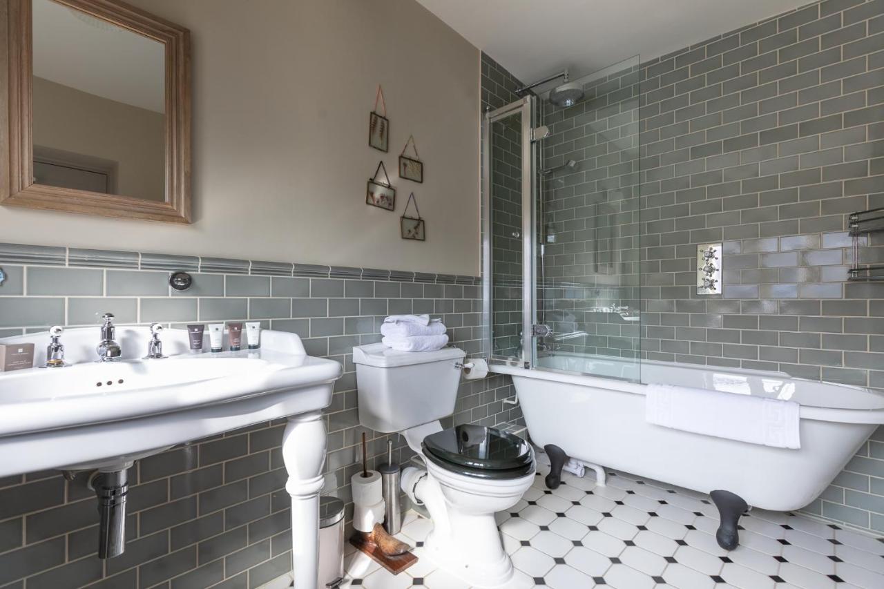 The Running Horses Hotel Mickleham Bagian luar foto