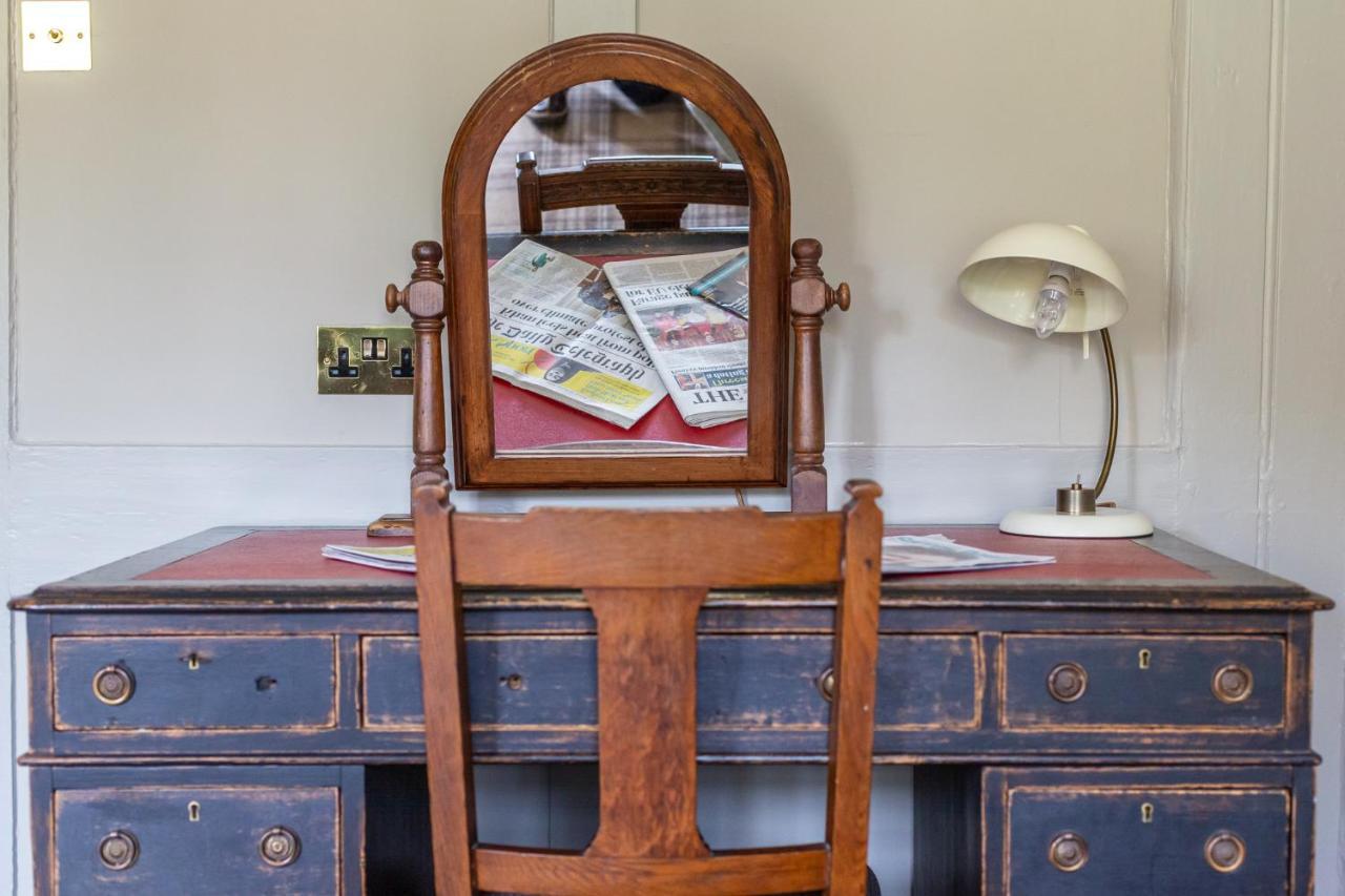 The Running Horses Hotel Mickleham Bagian luar foto