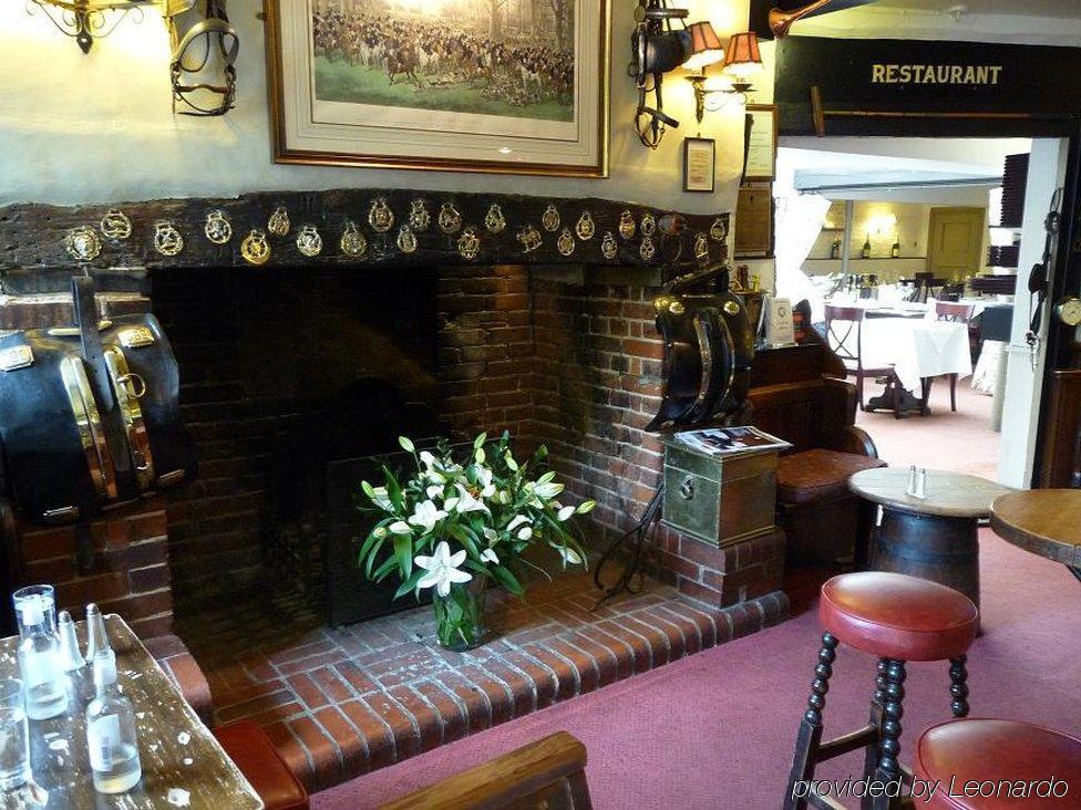 The Running Horses Hotel Mickleham Restoran foto