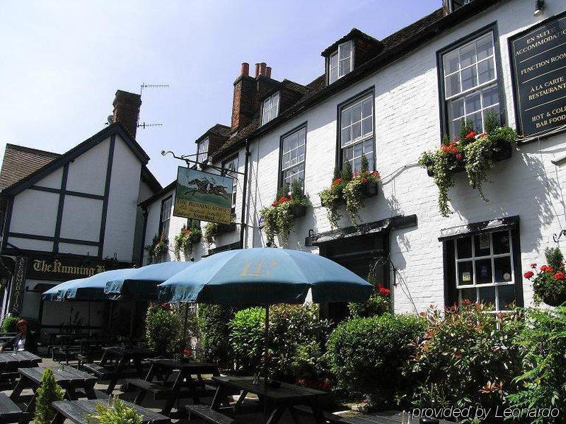 The Running Horses Hotel Mickleham Bagian luar foto