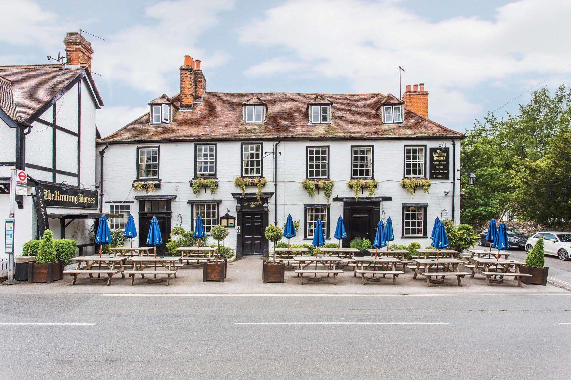 The Running Horses Hotel Mickleham Bagian luar foto