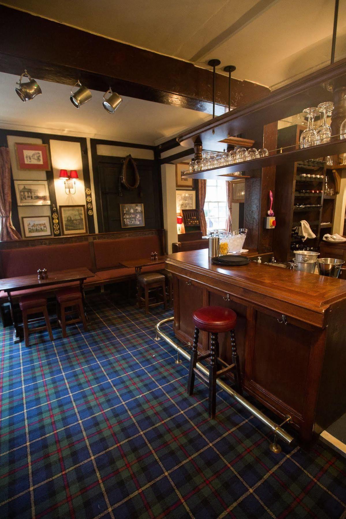 The Running Horses Hotel Mickleham Bagian luar foto
